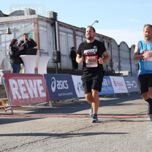 03.10.2025 - Köhlbrandbrückenlauf Luisa Fischer http://msf.ph/oto/9039774 03.10.2025 13:30:42 Ziel 4355, 4840, 4841, 4937, 5289, 5391, 6170, 6223, 6347 meine-sportfotos.de