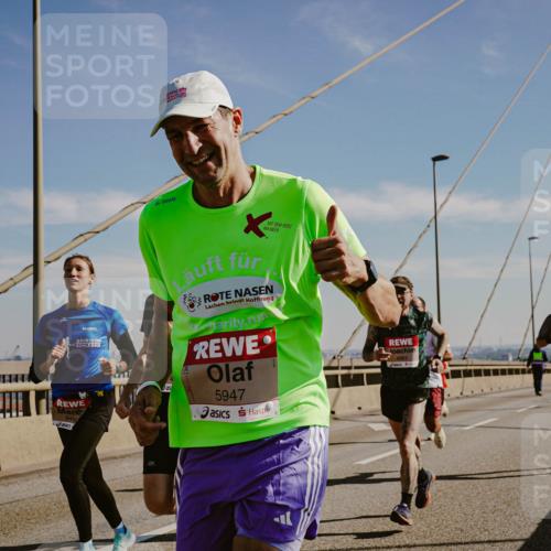 03.10.2025 - Köhlbrandbrückenlauf Michael Burmester http://msf.ph/oto/9039779 03.10.2025 12:20:09 Position 1 5947 meine-sportfotos.de