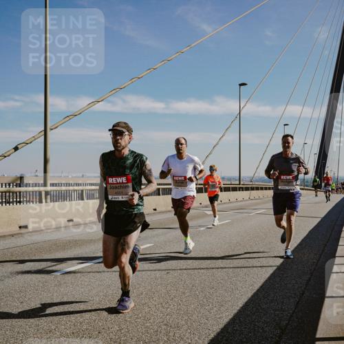 03.10.2025 - Köhlbrandbrückenlauf Michael Burmester http://msf.ph/oto/9039783 03.10.2025 12:20:10 Position 1 4001 meine-sportfotos.de