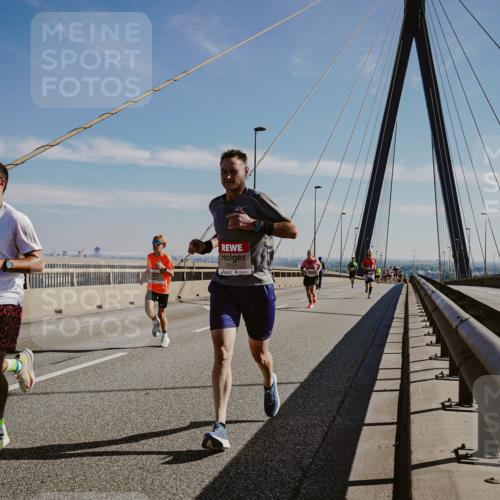 03.10.2025 - Köhlbrandbrückenlauf Michael Burmester http://msf.ph/oto/9039793 03.10.2025 12:20:11 Position 1 6130, 6151 meine-sportfotos.de
