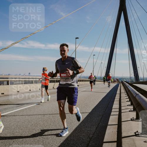 03.10.2025 - Köhlbrandbrückenlauf Michael Burmester http://msf.ph/oto/9039797 03.10.2025 12:20:11 Position 1 6130, 6151 meine-sportfotos.de