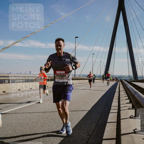 03.10.2025 - Köhlbrandbrückenlauf Michael Burmester http://msf.ph/oto/9039801 03.10.2025 12:20:11 Position 1 6151 meine-sportfotos.de
