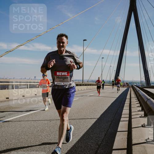 03.10.2025 - Köhlbrandbrückenlauf Michael Burmester http://msf.ph/oto/9039804 03.10.2025 12:20:11 Position 1 6151 meine-sportfotos.de