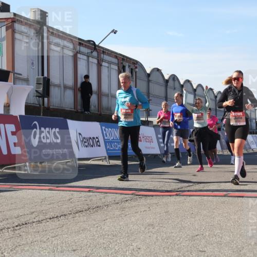 03.10.2025 - Köhlbrandbrückenlauf Luisa Fischer http://msf.ph/oto/9039820 03.10.2025 13:30:55 Ziel 4715, 4734, 4937, 5005, 5142, 5185, 5206, 5349, 5391, 5402, 5938, 6537 meine-sportfotos.de