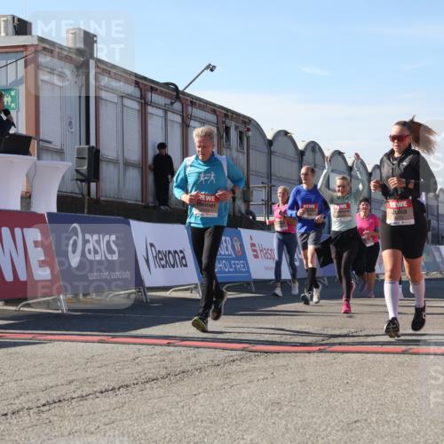 03.10.2025 - Köhlbrandbrückenlauf Luisa Fischer http://msf.ph/oto/9039823 03.10.2025 13:30:55 Ziel 4715, 4734, 4937, 5005, 5142, 5185, 5206, 5349, 5391, 5402, 5938, 6537 meine-sportfotos.de