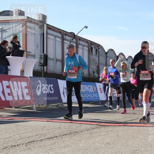 03.10.2025 - Köhlbrandbrückenlauf Luisa Fischer http://msf.ph/oto/9039827 03.10.2025 13:30:55 Ziel 4715, 4734, 4937, 5005, 5142, 5185, 5206, 5349, 5391, 5402, 5938, 6537 meine-sportfotos.de