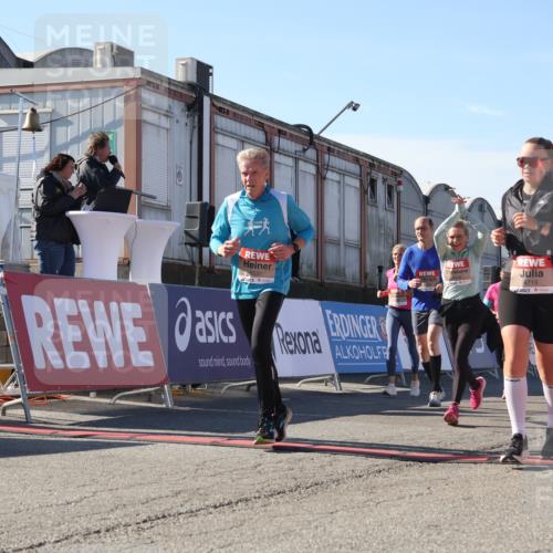 03.10.2025 - Köhlbrandbrückenlauf Luisa Fischer http://msf.ph/oto/9039831 03.10.2025 13:30:56 Ziel 4715, 4734, 4937, 5005, 5142, 5185, 5206, 5349, 5391, 5402, 5938, 6537 meine-sportfotos.de