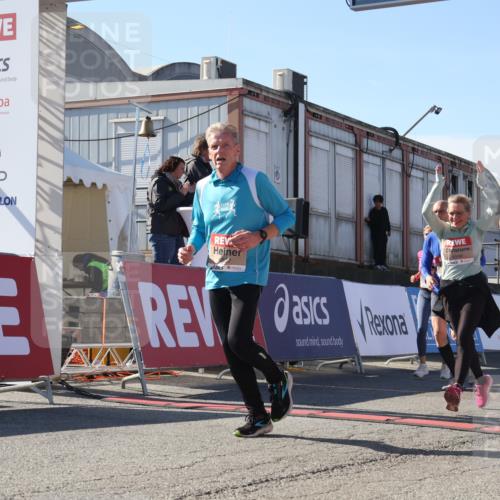 03.10.2025 - Köhlbrandbrückenlauf Luisa Fischer http://msf.ph/oto/9039837 03.10.2025 13:30:56 Ziel 4715, 4734, 4937, 5005, 5142, 5185, 5206, 5349, 5391, 5402, 5938, 6537 meine-sportfotos.de