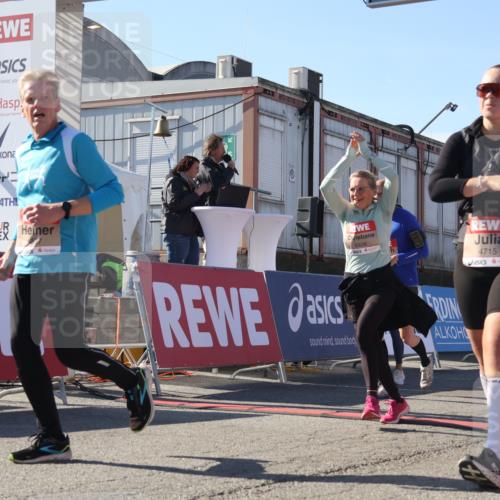 03.10.2025 - Köhlbrandbrückenlauf Luisa Fischer http://msf.ph/oto/9039846 03.10.2025 13:30:57 Ziel 4715, 4734, 5005, 5142, 5185, 5206, 5349, 5402, 5938, 6537 meine-sportfotos.de