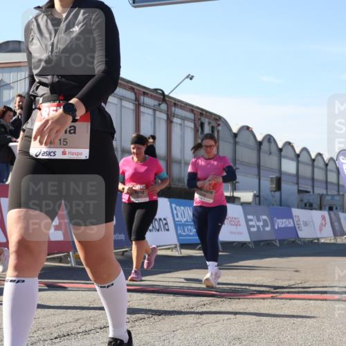 03.10.2025 - Köhlbrandbrückenlauf Luisa Fischer http://msf.ph/oto/9039862 03.10.2025 13:30:59 Ziel 4715, 4734, 5005, 5142, 5185, 5206, 5349, 5402, 5938, 6537 meine-sportfotos.de