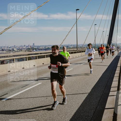 03.10.2025 - Köhlbrandbrückenlauf Michael Burmester http://msf.ph/oto/9039864 03.10.2025 12:20:28 Position 1 4042 meine-sportfotos.de