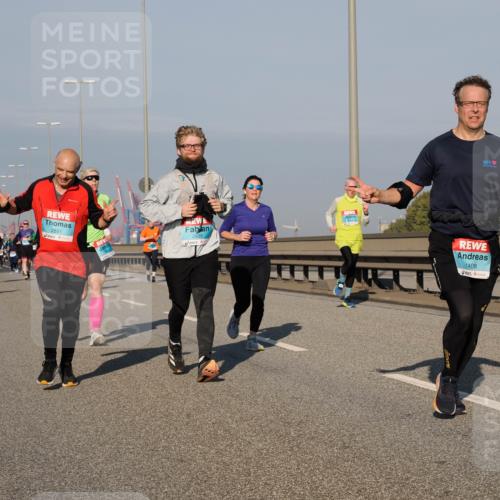 03.10.2025 - Köhlbrandbrückenlauf Fabian Wolf http://msf.ph/oto/9039868 03.10.2025 09:54:00 Position 3 2891, 2890, 1408 meine-sportfotos.de
