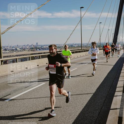 03.10.2025 - Köhlbrandbrückenlauf Michael Burmester http://msf.ph/oto/9039870 03.10.2025 12:20:28 Position 1 4042 meine-sportfotos.de