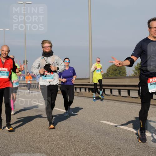 03.10.2025 - Köhlbrandbrückenlauf Fabian Wolf http://msf.ph/oto/9039875 03.10.2025 09:54:00 Position 3 2891, 2890, 1408 meine-sportfotos.de