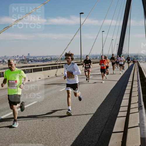 03.10.2025 - Köhlbrandbrückenlauf Michael Burmester http://msf.ph/oto/9039877 03.10.2025 12:20:29 Position 1 4096 meine-sportfotos.de