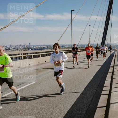 03.10.2025 - Köhlbrandbrückenlauf Michael Burmester http://msf.ph/oto/9039885 03.10.2025 12:20:29 Position 1 4096 meine-sportfotos.de