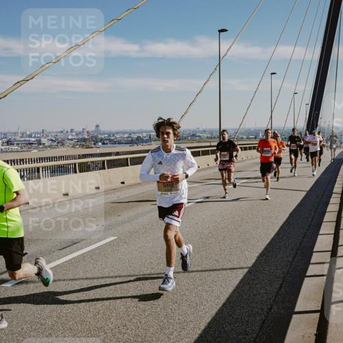 03.10.2025 - Köhlbrandbrückenlauf Michael Burmester http://msf.ph/oto/9039889 03.10.2025 12:20:29 Position 1  meine-sportfotos.de