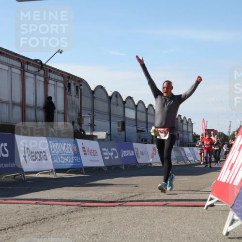 03.10.2025 - Köhlbrandbrückenlauf Luisa Fischer http://msf.ph/oto/9039896 03.10.2025 13:31:05 Ziel 4715, 4734, 5185, 5206, 5349, 5938, 6375, 6537 meine-sportfotos.de