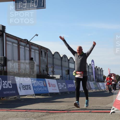 03.10.2025 - Köhlbrandbrückenlauf Luisa Fischer http://msf.ph/oto/9039899 03.10.2025 13:31:06 Ziel 4715, 4734, 5185, 5206, 5349, 5938, 6375, 6537 meine-sportfotos.de