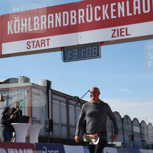 03.10.2025 - Köhlbrandbrückenlauf Luisa Fischer http://msf.ph/oto/9039907 03.10.2025 13:31:07 Ziel 4734, 5185, 5206, 5349, 5938, 6375 meine-sportfotos.de