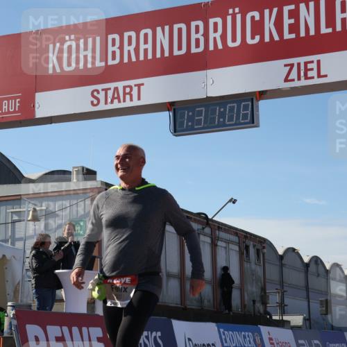 03.10.2025 - Köhlbrandbrückenlauf Luisa Fischer http://msf.ph/oto/9039914 03.10.2025 13:31:07 Ziel 4734, 5185, 5206, 5349, 5938, 6375 meine-sportfotos.de
