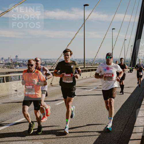03.10.2025 - Köhlbrandbrückenlauf Michael Burmester http://msf.ph/oto/9039915 03.10.2025 12:20:33 Position 1 4037, 6817, 5966 meine-sportfotos.de