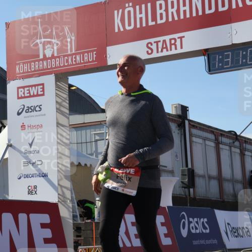 03.10.2025 - Köhlbrandbrückenlauf Luisa Fischer http://msf.ph/oto/9039917 03.10.2025 13:31:08 Ziel 4734, 4800, 5185, 5206, 5349, 6375 meine-sportfotos.de