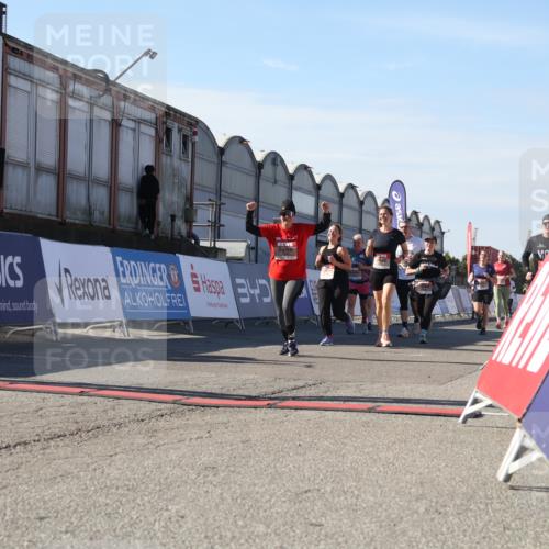 03.10.2025 - Köhlbrandbrückenlauf Luisa Fischer http://msf.ph/oto/9039924 03.10.2025 13:31:11 Ziel 4800, 4967, 5310, 5362, 5378, 5772, 5773, 6242, 6243, 6375, 6559 meine-sportfotos.de