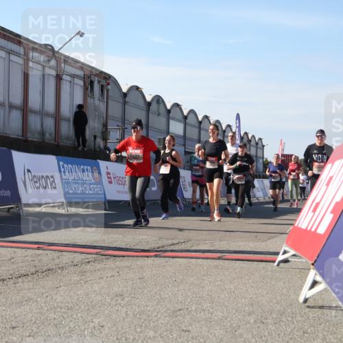 03.10.2025 - Köhlbrandbrückenlauf Luisa Fischer http://msf.ph/oto/9039932 03.10.2025 13:31:11 Ziel 4800, 4967, 5310, 5362, 5378, 5772, 5773, 6242, 6243, 6375, 6559 meine-sportfotos.de