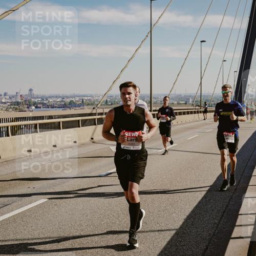 03.10.2025 - Köhlbrandbrückenlauf Michael Burmester http://msf.ph/oto/9039937 03.10.2025 12:20:36 Position 1 4083 meine-sportfotos.de
