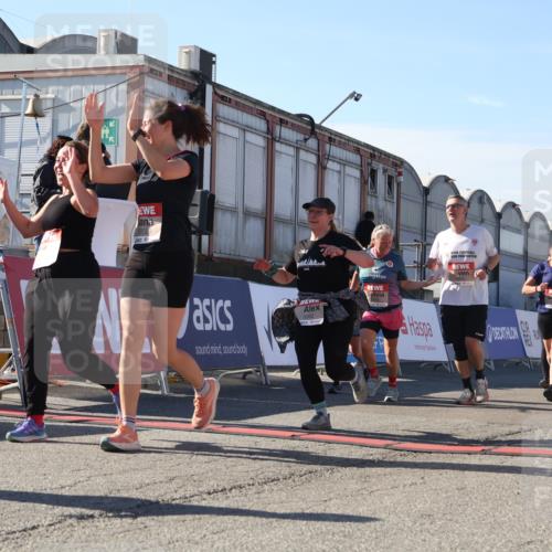 03.10.2025 - Köhlbrandbrückenlauf Luisa Fischer http://msf.ph/oto/9039970 03.10.2025 13:31:15 Ziel 4800, 4967, 5030, 5310, 5362, 5378, 5772, 5773, 6242, 6243, 6375, 6559, 6731 meine-sportfotos.de