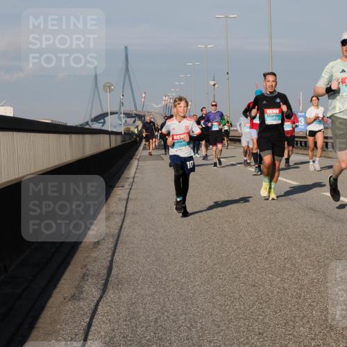 03.10.2025 - Köhlbrandbrückenlauf Fabian Wolf http://msf.ph/oto/9039980 03.10.2025 09:54:06 Position 3 2074, 1525, 3, 2449 meine-sportfotos.de
