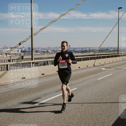 03.10.2025 - Köhlbrandbrückenlauf Michael Burmester http://msf.ph/oto/9039984 03.10.2025 12:20:39 Position 1 4598 meine-sportfotos.de