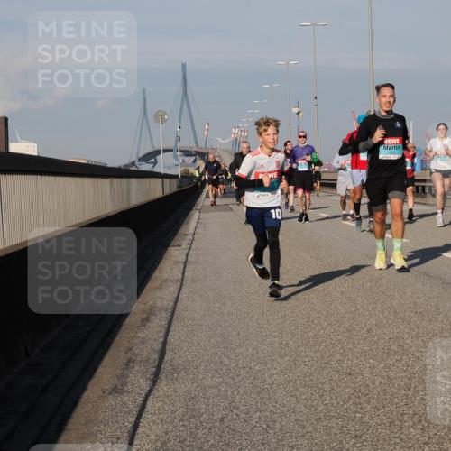 03.10.2025 - Köhlbrandbrückenlauf Fabian Wolf http://msf.ph/oto/9039985 03.10.2025 09:54:06 Position 3 10, 1525, 2449 meine-sportfotos.de