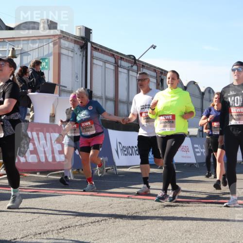 03.10.2025 - Köhlbrandbrückenlauf Luisa Fischer http://msf.ph/oto/9039987 03.10.2025 13:31:16 Ziel 4800, 4967, 5030, 5310, 5362, 5378, 5772, 5773, 6242, 6243, 6375, 6559, 6731 meine-sportfotos.de