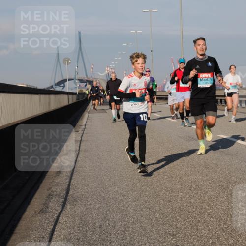 03.10.2025 - Köhlbrandbrückenlauf Fabian Wolf http://msf.ph/oto/9039998 03.10.2025 09:54:07 Position 3 2074, 1525, 10, 244 meine-sportfotos.de
