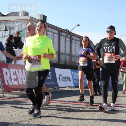 03.10.2025 - Köhlbrandbrückenlauf Luisa Fischer http://msf.ph/oto/9039999 03.10.2025 13:31:17 Ziel 4800, 4967, 5030, 5310, 5362, 5378, 5772, 5773, 6242, 6243, 6375, 6559, 6731 meine-sportfotos.de
