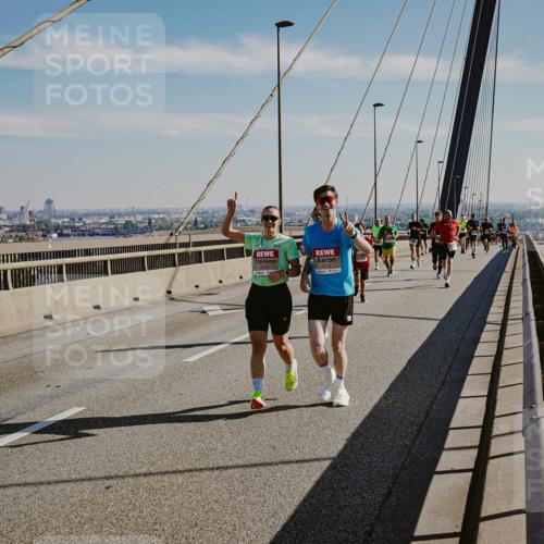 03.10.2025 - Köhlbrandbrückenlauf Michael Burmester http://msf.ph/oto/9040005 03.10.2025 12:20:46 Position 1  meine-sportfotos.de