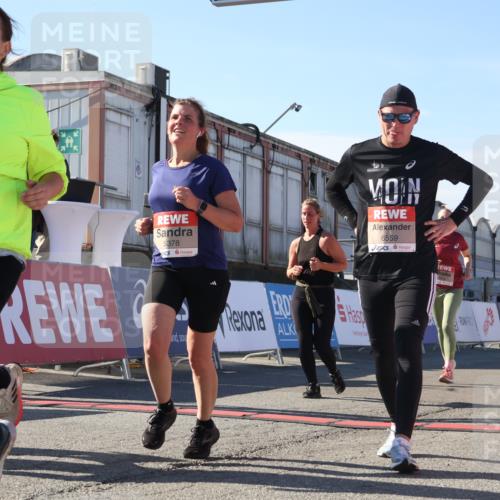 03.10.2025 - Köhlbrandbrückenlauf Luisa Fischer http://msf.ph/oto/9040006 03.10.2025 13:31:18 Ziel 4800, 4967, 5030, 5310, 5362, 5378, 5772, 5773, 6242, 6243, 6559, 6731 meine-sportfotos.de