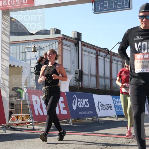 03.10.2025 - Köhlbrandbrückenlauf Luisa Fischer http://msf.ph/oto/9040020 03.10.2025 13:31:19 Ziel 4800, 4967, 5030, 5310, 5362, 5378, 5518, 5519, 5772, 5773, 6242, 6243, 6559, 6731 meine-sportfotos.de