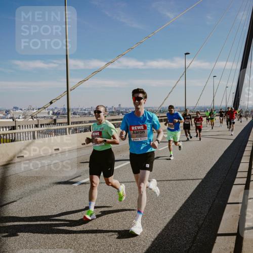 03.10.2025 - Köhlbrandbrückenlauf Michael Burmester http://msf.ph/oto/9040022 03.10.2025 12:20:48 Position 1 4114 meine-sportfotos.de