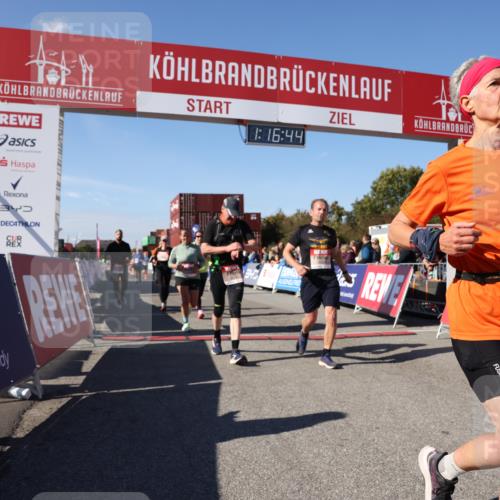 03.10.2025 - Köhlbrandbrückenlauf Lena Gebhardt http://msf.ph/oto/9040026 03.10.2025 13:16:45 Ziel 4036, 4235, 4330, 4356, 4431, 4551, 4813, 5028, 5053, 5099, 5104, 5166, 5630, 6286, 6299, 6340, 6343, 6620, 6697, 6746, 6785 meine-sportfotos.de