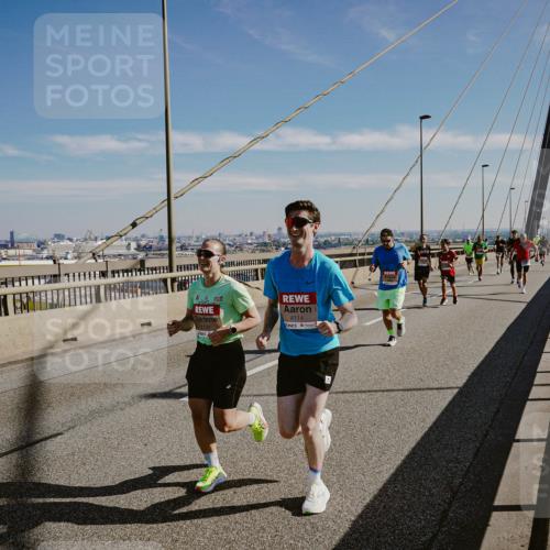 03.10.2025 - Köhlbrandbrückenlauf Michael Burmester http://msf.ph/oto/9040027 03.10.2025 12:20:48 Position 1 4114 meine-sportfotos.de