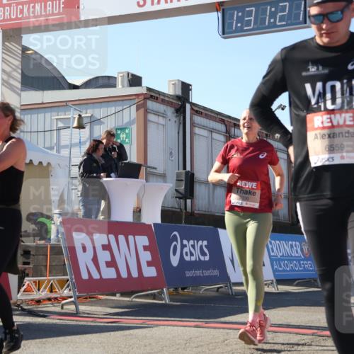 03.10.2025 - Köhlbrandbrückenlauf Luisa Fischer http://msf.ph/oto/9040029 03.10.2025 13:31:20 Ziel 4800, 4967, 5030, 5310, 5362, 5378, 5518, 5519, 5772, 5773, 6242, 6243, 6559, 6731 meine-sportfotos.de