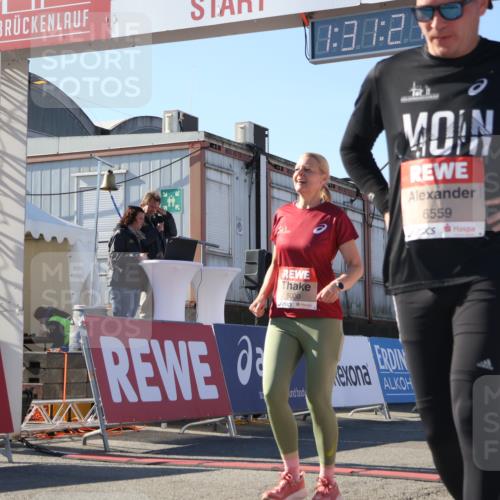 03.10.2025 - Köhlbrandbrückenlauf Luisa Fischer http://msf.ph/oto/9040031 03.10.2025 13:31:20 Ziel 4800, 4967, 5030, 5310, 5362, 5378, 5518, 5519, 5772, 5773, 6242, 6243, 6559, 6731 meine-sportfotos.de