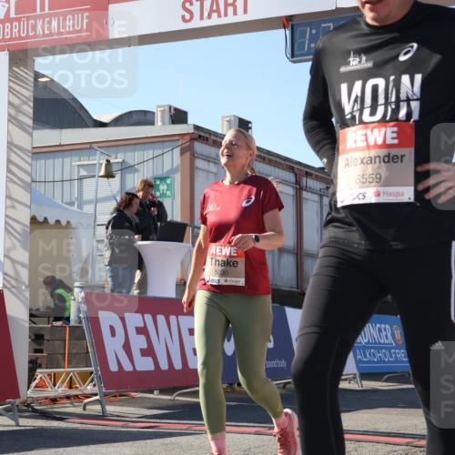 03.10.2025 - Köhlbrandbrückenlauf Luisa Fischer http://msf.ph/oto/9040034 03.10.2025 13:31:21 Ziel 4800, 4967, 5030, 5310, 5362, 5378, 5518, 5519, 5772, 5773, 6242, 6243, 6559, 6597, 6731 meine-sportfotos.de