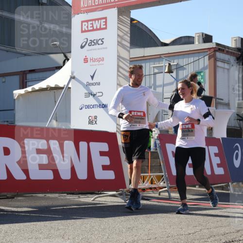 03.10.2025 - Köhlbrandbrückenlauf Luisa Fischer http://msf.ph/oto/9040044 03.10.2025 13:31:25 Ziel 4967, 5030, 5310, 5362, 5378, 5425, 5511, 5518, 5519, 5598, 5772, 5773, 6242, 6243, 6559, 6597, 6731 meine-sportfotos.de