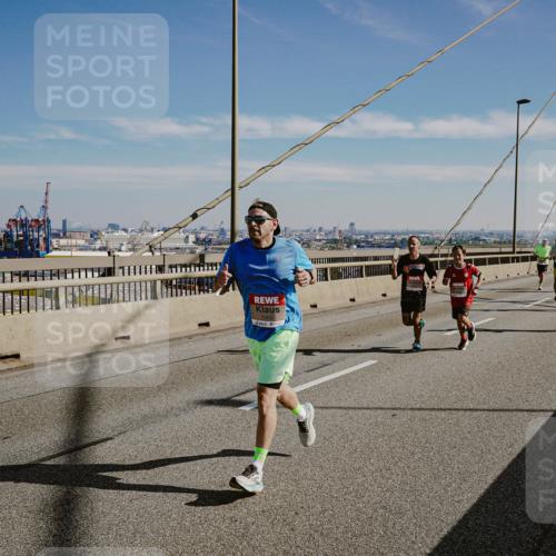 03.10.2025 - Köhlbrandbrückenlauf Michael Burmester http://msf.ph/oto/9040047 03.10.2025 12:20:49 Position 1  meine-sportfotos.de