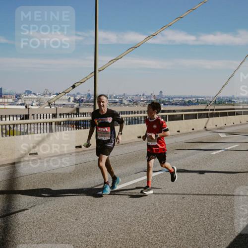 03.10.2025 - Köhlbrandbrückenlauf Michael Burmester http://msf.ph/oto/9040049 03.10.2025 12:20:51 Position 1  meine-sportfotos.de