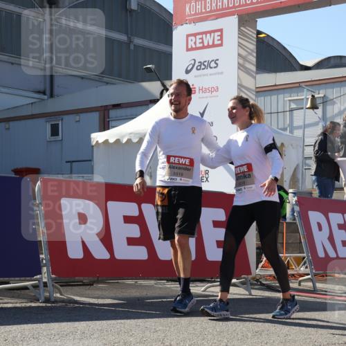 03.10.2025 - Köhlbrandbrückenlauf Luisa Fischer http://msf.ph/oto/9040050 03.10.2025 13:31:26 Ziel 4967, 5030, 5065, 5222, 5310, 5378, 5425, 5511, 5518, 5519, 5598, 6242, 6243, 6559, 6597, 6731 meine-sportfotos.de